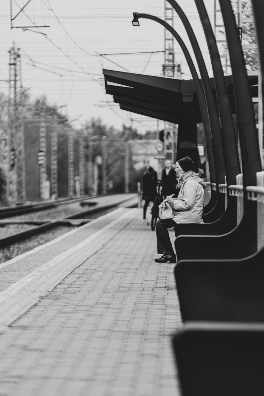 .[nie][do]godność